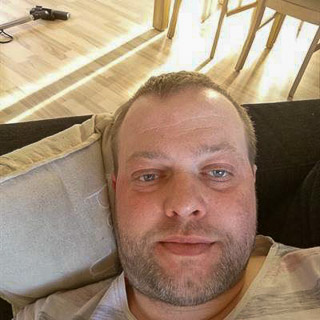 Hej  er en fyr  søger en sød kæreste at dele livet med  ... kontakt Pabst80, single Mand fra Egtved.